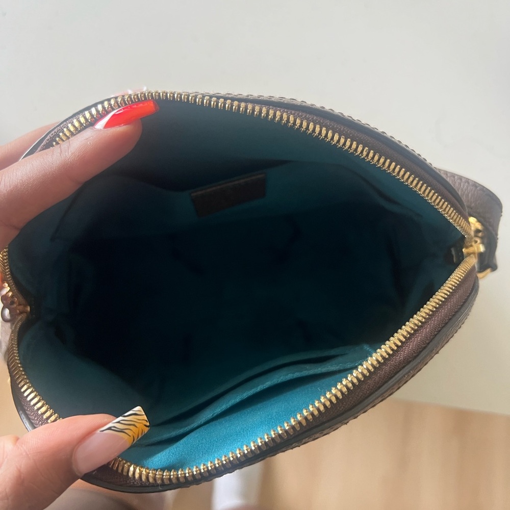 Gucci Women's Ophidia GG Crossbody Bag comes with original box - Picture 2 of 2